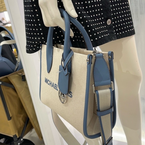 Michael Kors Mirella Small Shopper Top Zip Logo Crossbody XBODY Bag MK
Denim
NWT - Picture 11 of 16